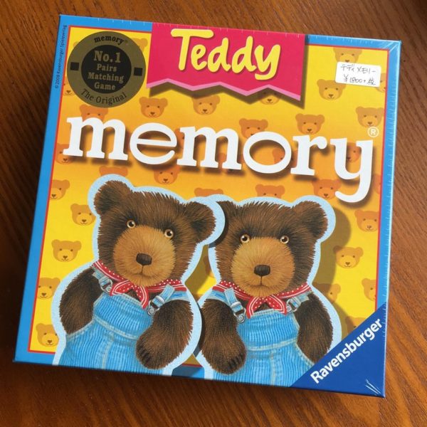 ２歳半～。クマの絵柄の神経衰弱「テディメモリー」